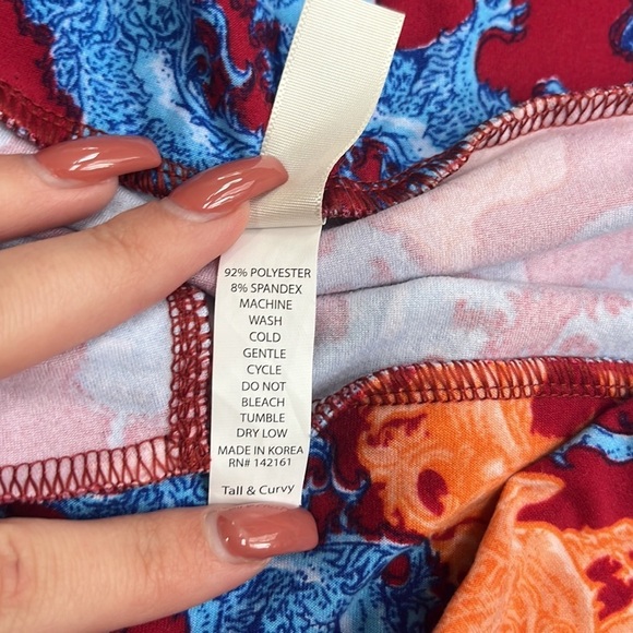 Lularoe Woman’s Tall & Curvy Dragon Leggings - Picture 5 of 7